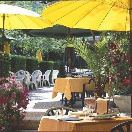 Imagen del bar/restaurante del Hotel du Commerce, Le Turban. Foto 8