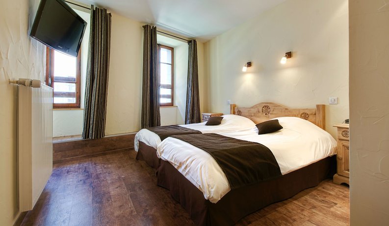 Imagen de la habitación del Hotel du Commerce, Le Turban. Foto 13