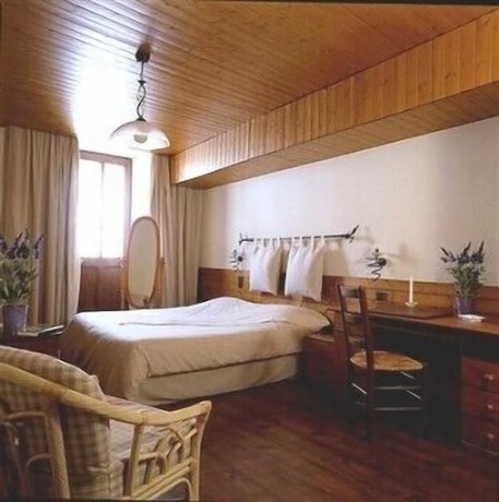 Imagen de la habitación del Hotel du Commerce, Le Turban. Foto 14