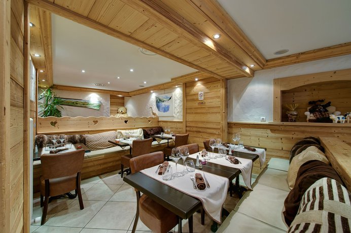 Imagen del bar/restaurante del Hotel du Commerce, Le Turban. Foto 9