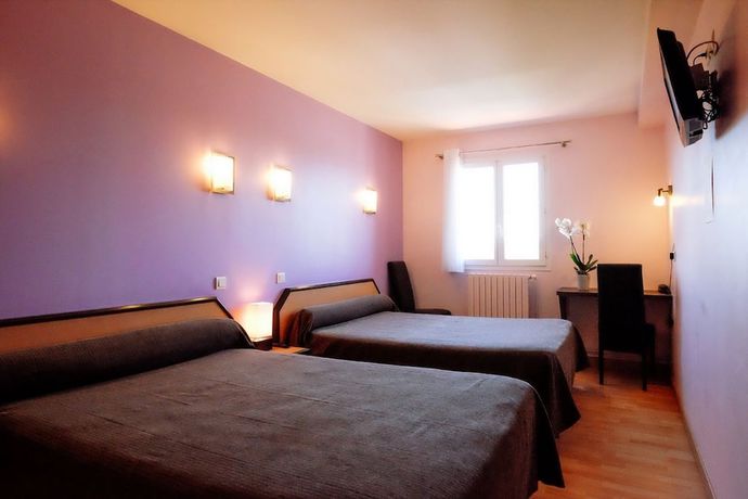 Imagen de la habitación del Hotel du Lauragais. Foto 17