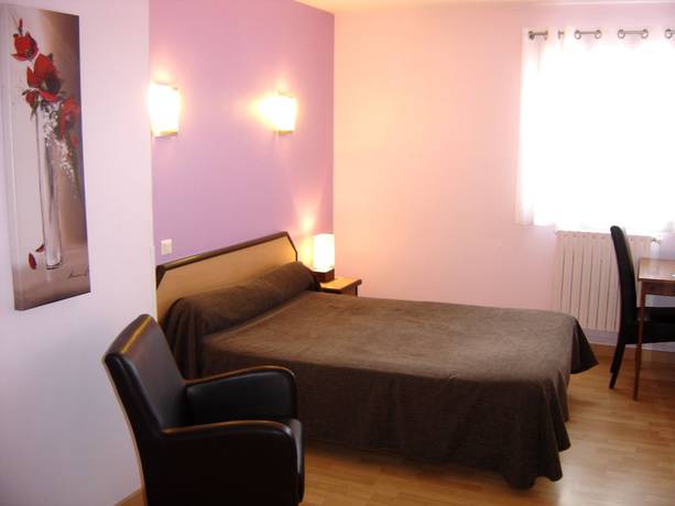 Imagen de la habitación del Hotel du Lauragais. Foto 18