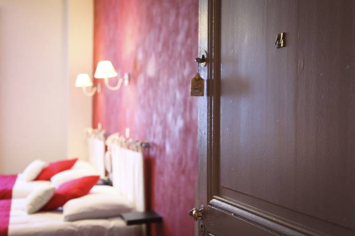 Imagen de la habitación del Hotel du Midi, ANNONAY. Foto 7