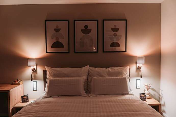 Imagen de la habitación del Hotel du Midi, Del&eacute;mont. Foto 15