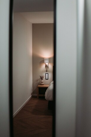 Imagen de la habitación del Hotel du Midi, Del&eacute;mont. Foto 20