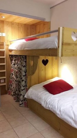 Imagen de la habitación del Hotel du Midi, Th&ocirc;nes. Foto 2