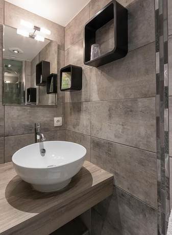 Imagen de la habitación del Hotel du Midi, Th&ocirc;nes. Foto 5