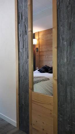 Imagen de la habitación del Hotel du Midi, Th&ocirc;nes. Foto 14