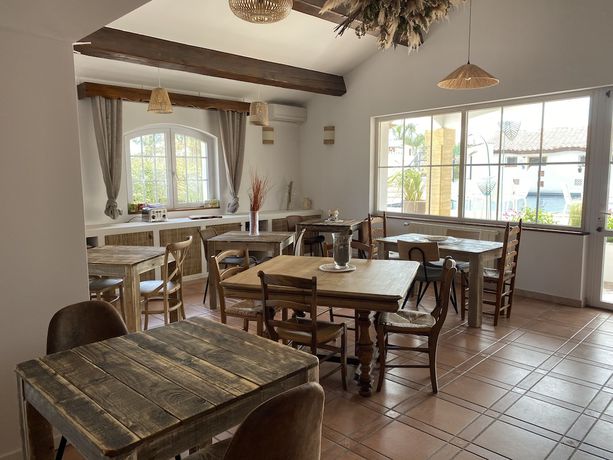 Imagen del bar/restaurante del Hotel du Pont Blanc. Foto 4
