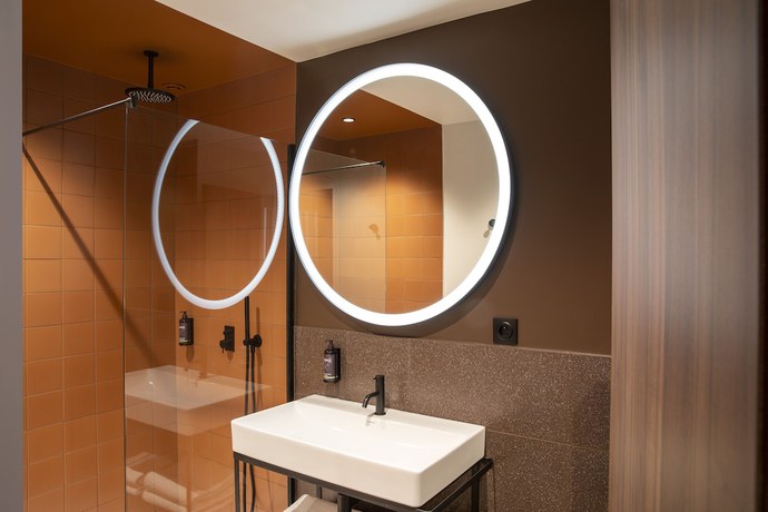 Imagen de la habitación del Hotel du Port, NOGENT SUR MARNE. Foto 13