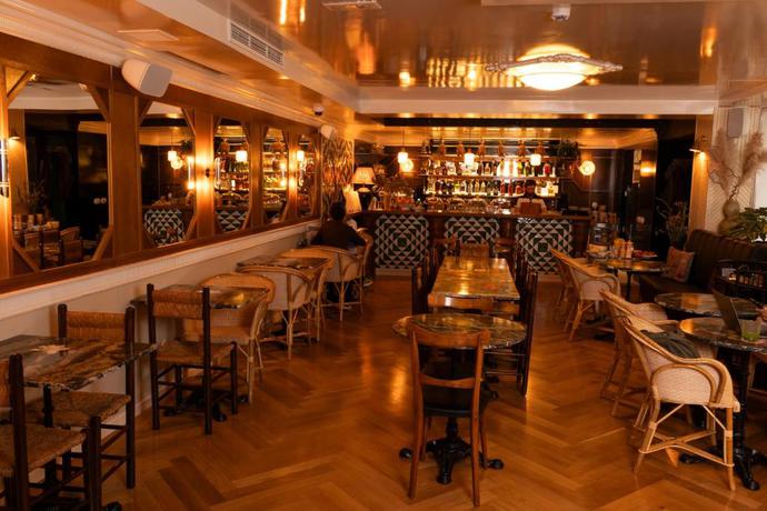 Imagen del bar/restaurante del Hotel du Temps Madrid. Foto 2