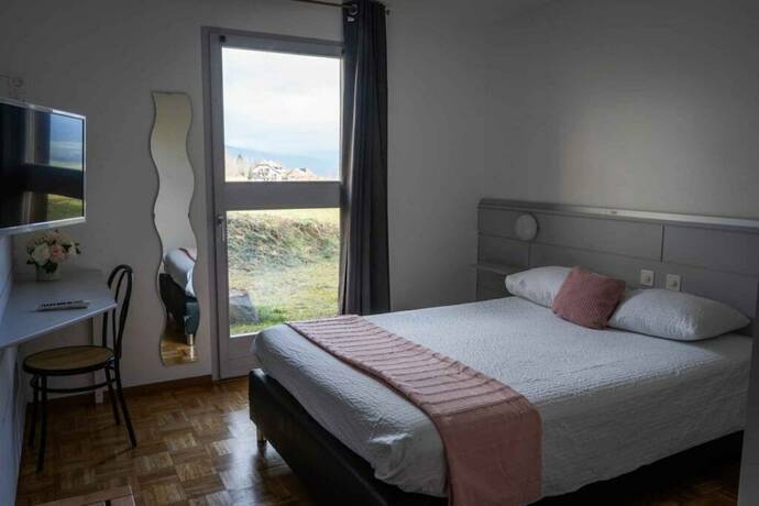 Imagen de la habitación del Hotel du Val. Foto 19