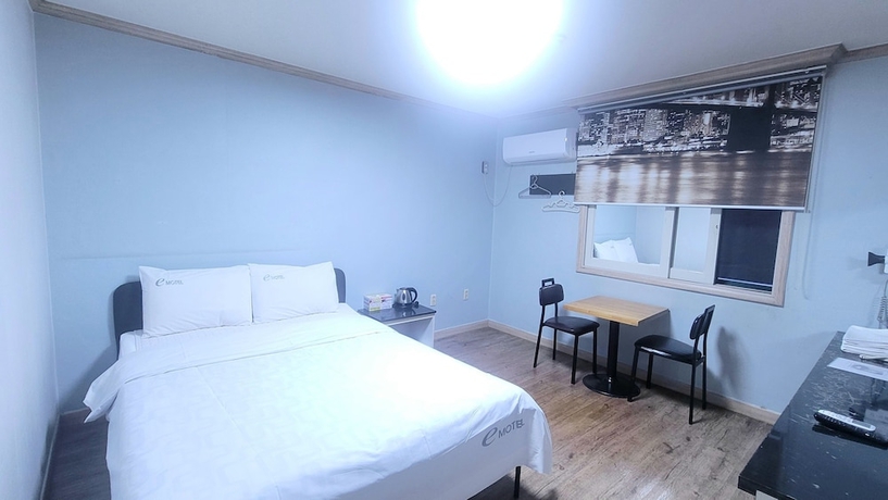 Imagen de la habitación del Hotel e motel. Foto 4