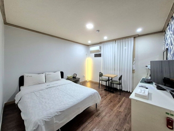 Imagen de la habitación del Hotel e motel. Foto 6