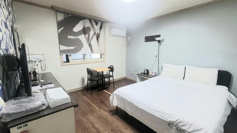 Imagen de la habitación del Hotel e motel. Foto 8