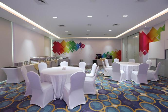 Imagen de los interiores del Hotel eStay Inn. Foto 9