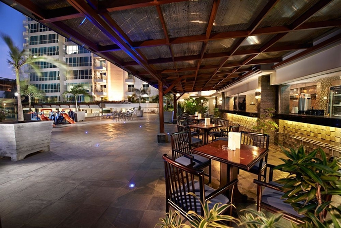 Imagen del bar/restaurante del Hotel &eacute;l Bandung. Foto 2