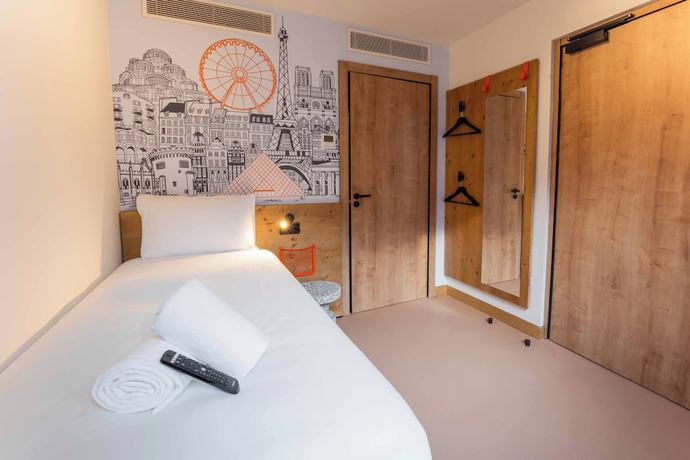 Imagen de la habitación del Hotel easyHotel Alicante Centro. Foto 1