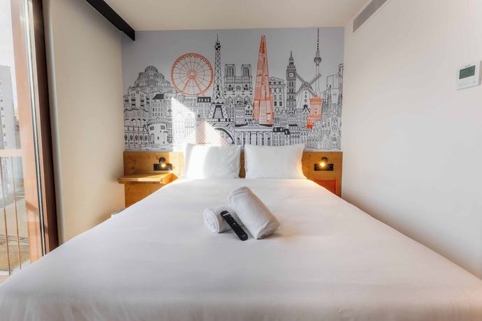 Imagen de la habitación del Hotel easyHotel Alicante Centro. Foto 2