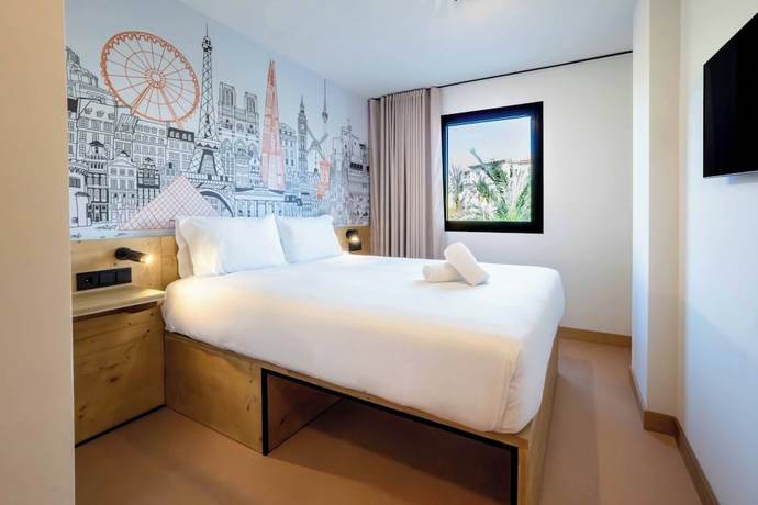 Imagen de la habitación del Hotel easyHotel Alicante Centro. Foto 4