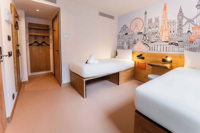 Imagen de la habitación del Hotel easyHotel Alicante Centro. Foto 7