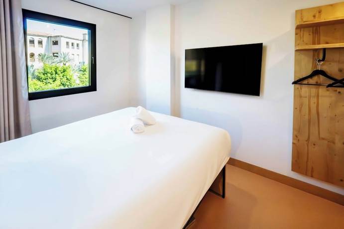 Imagen de la habitación del Hotel easyHotel Alicante Centro. Foto 8