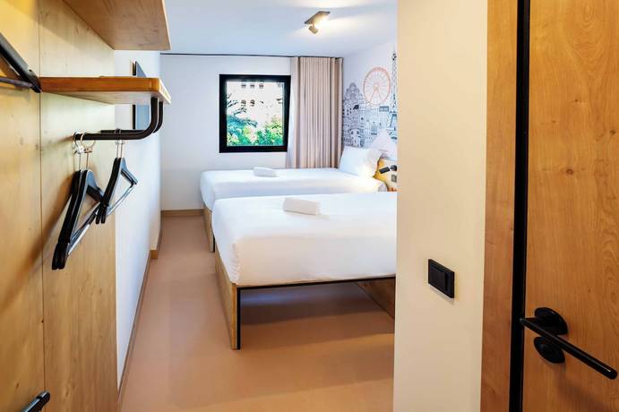 Imagen de la habitación del Hotel easyHotel Alicante Centro. Foto 9