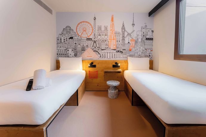 Imagen de la habitación del Hotel easyHotel Alicante Centro. Foto 13