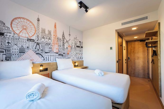 Imagen de la habitación del Hotel easyHotel Alicante Centro. Foto 15