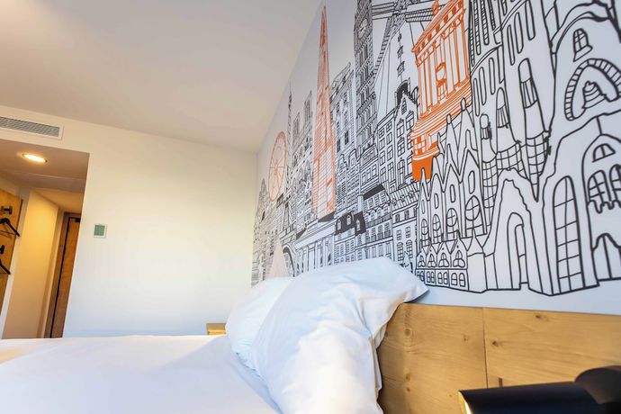 Imagen de la habitación del Hotel easyHotel Alicante Centro. Foto 16