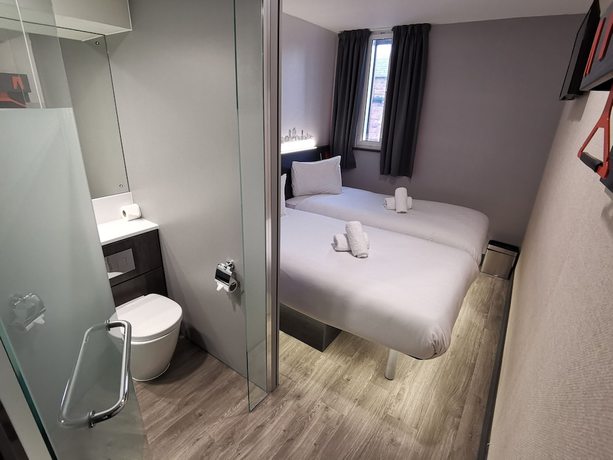 Imagen de la habitación del Hotel easyHotel Leeds. Foto 16