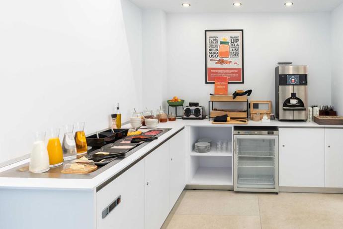 Imagen de los interiores del Hotel easyHotel Madrid Alcala. Foto 7