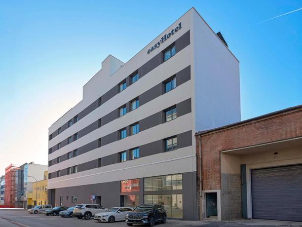 Imagen de los exteriores del Hotel easyHotel Madrid Alcala. Foto 6