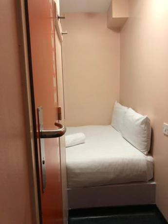 Imagen de la habitación del Hotel easyHotel Victoria. Foto 15