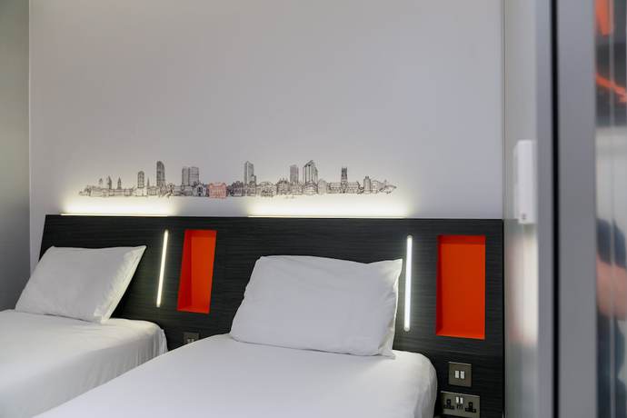 Imagen de la habitación del Hotel easyhotel Oxford. Foto 14