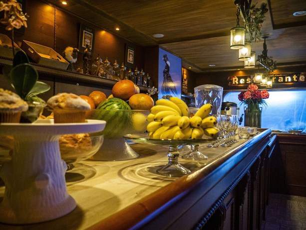 Imagen del bar/restaurante del Hotel el C&oacute;ndor. Foto 6