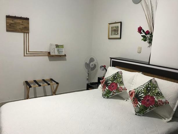 Imagen de la habitación del Hotel el Meson de las Flores. Foto 2