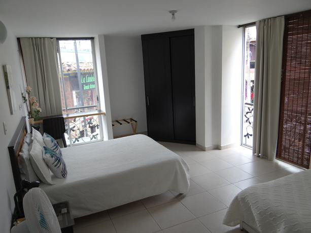 Imagen de la habitación del Hotel el Meson de las Flores. Foto 4