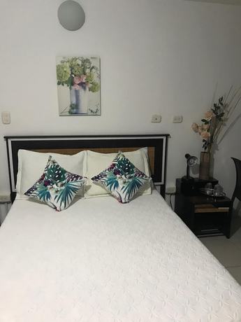Imagen de la habitación del Hotel el Meson de las Flores. Foto 9