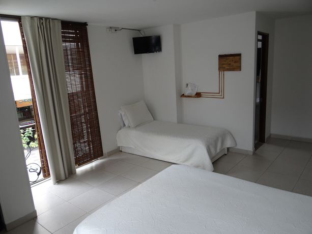 Imagen de la habitación del Hotel el Meson de las Flores. Foto 17