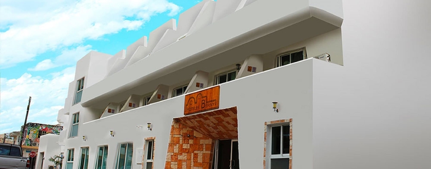 Imagen de los exteriores del Hotel es Berny. Foto 11