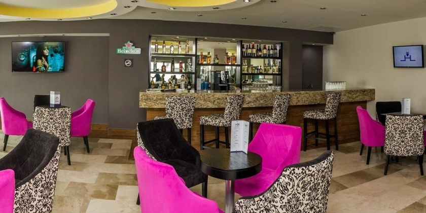 Imagen del bar/restaurante del Hotel es Haus. Foto 3