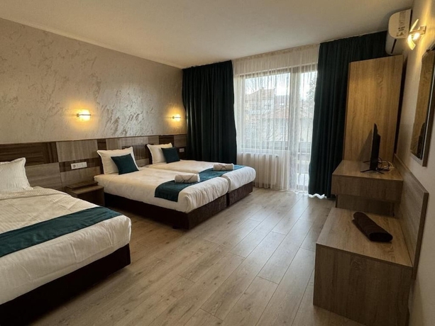 Imagen de la habitación del Hotel family hotel BONJOUR. Foto 13