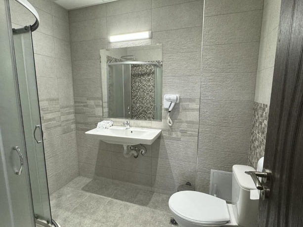 Imagen de la habitación del Hotel family hotel BONJOUR. Foto 16