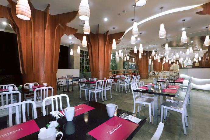 Imagen del bar/restaurante del Hotel favehotel Ahmad Yani Banjarmasin. Foto 4