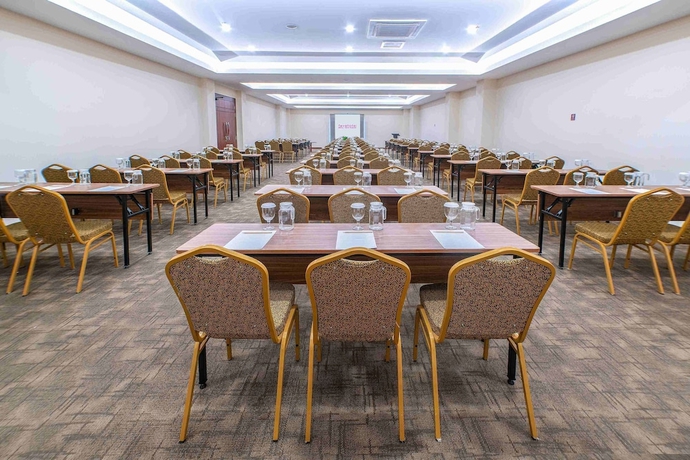 Imagen de los interiores del Hotel favehotel Bitung. Foto 12
