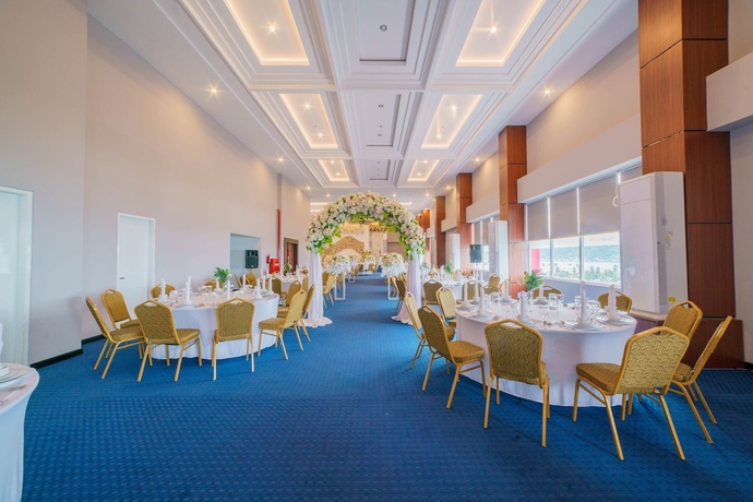 Imagen de los interiores del Hotel favehotel Bitung. Foto 13
