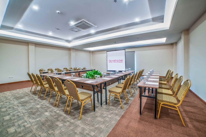Imagen de los interiores del Hotel favehotel Bitung. Foto 14