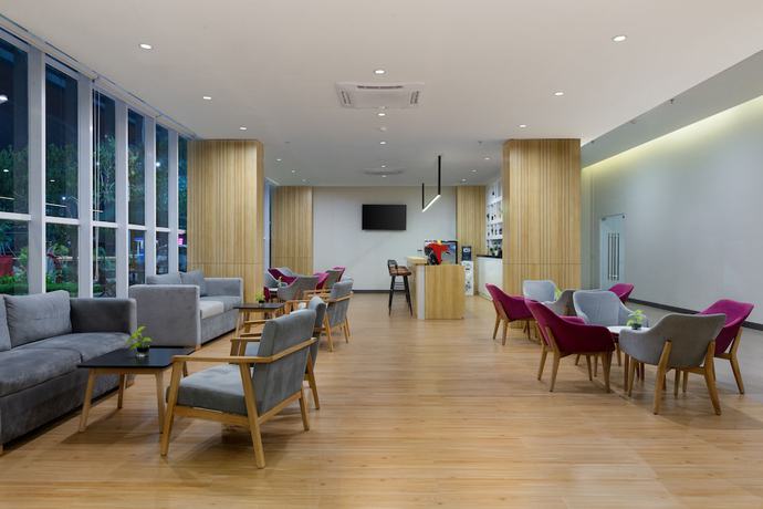 Imagen de los interiores del Hotel favehotel Karawang. Foto 16