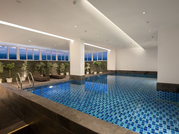 Imagen de la piscina del Hotel favehotel Karawang. Foto 20